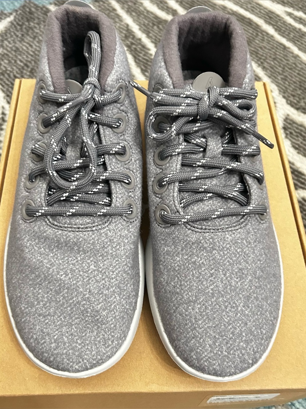 Women’s AllBirds Mizzi Medium Gray Casual Lace-Up Sneakers Size 8